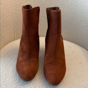 Bandolino Women’s Brown Suede Ankle Boots - Classic Zip Closure